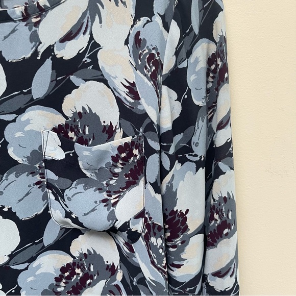 LOFT Floral Blue Blouse - Picture 3 of 10